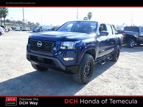 Used 2022 Nissan Frontier SV image 1