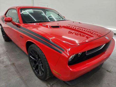 Used 2010 Dodge Challenger R/T RWD image 2