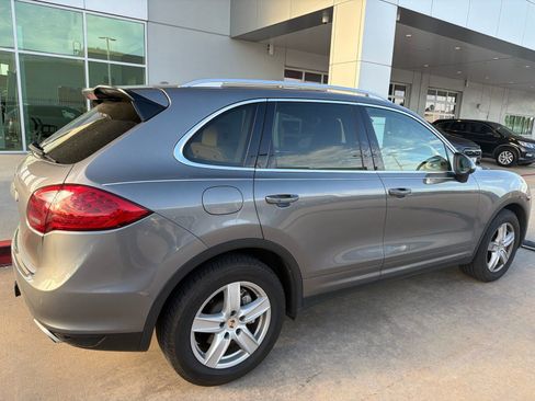Used 2012 Porsche Cayenne S AWD/4WD image 3