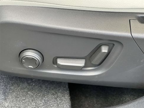 Used 2025 Volvo XC40 B5 Ultra w/ Climate Package image 16