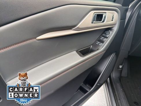 Used 2025 Ford Explorer Active image 28