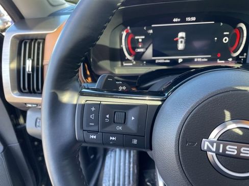 Used 2023 Nissan Pathfinder Platinum image 23