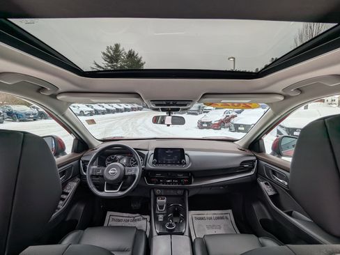 Used 2022 Nissan Rogue SV w/ SV Premium Package image 19