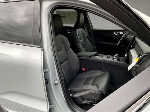 New 2026 Volvo XC60 T8 Ultra w/ Protection Package Premier AWD/4WD image 11