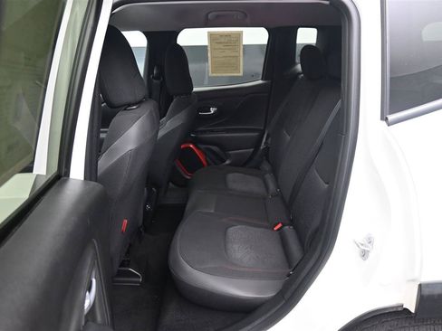 Used 2019 Jeep Renegade Trailhawk w/ Cold Weather Group II AWD/4WD image 10