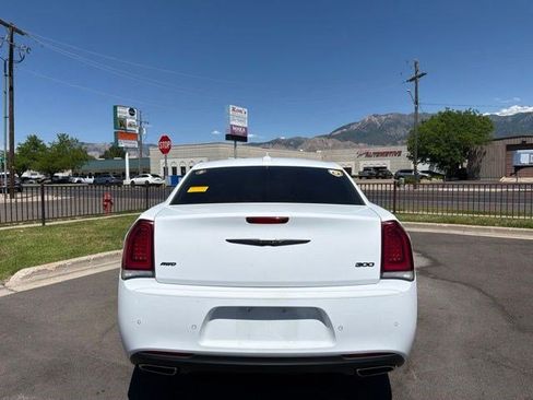 Used 2022 Chrysler 300 Touring L w/ Popular Equipment Group AWD/4WD image 5
