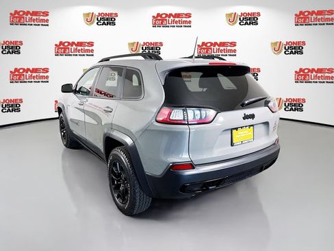 Used 2022 Jeep Cherokee Latitude AWD/4WD image 2