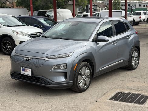 Used 2021 Hyundai Kona Limited w/ Cargo Package FWD image 2