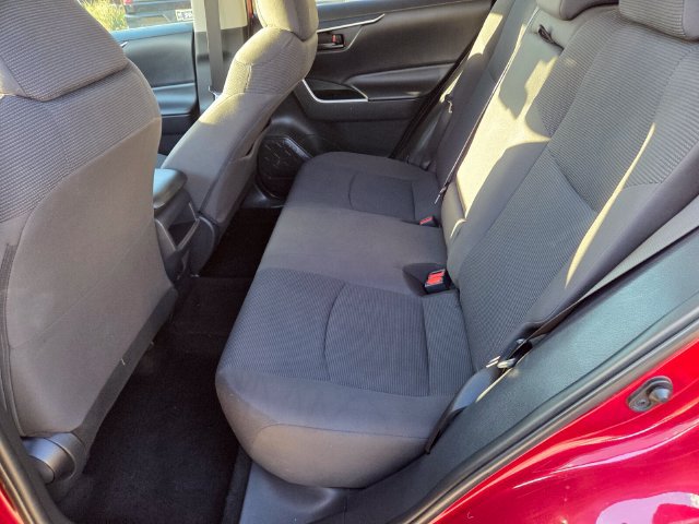 Used 2019 Toyota RAV4 LE w/ Carpet Mat Package FWD image 11