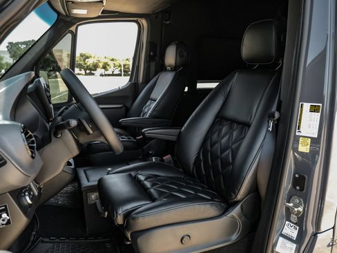 Used 2022 Mercedes-Benz Sprinter 2500 image 37