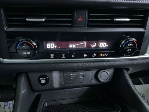 Used 2024 Nissan Rogue SV image 22