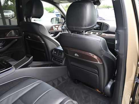 Used 2023 Mercedes-Benz Maybach GLS 600 4MATIC image 53