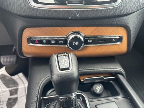 Used 2022 Volvo XC90 T6 Momentum w/ Climate Package AWD/4WD image 22