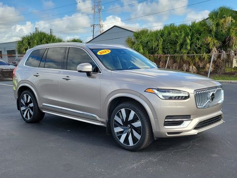 Used 2023 Volvo XC90 T8 Ultimate w/ Lounge Package AWD/4WD image 2