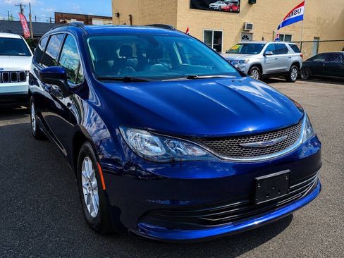 Used 2020 Chrysler Voyager Lxi FWD image 4