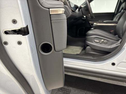 Used 2023 Rivian R1S Launch Edition image 32