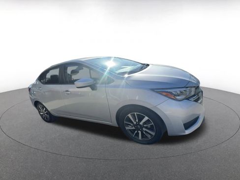 Used 2025 Nissan Versa SV image 2