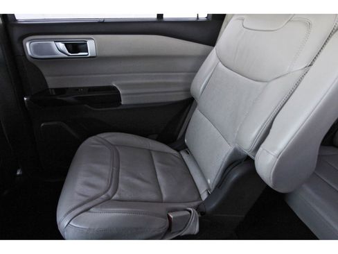 Used 2020 Ford Explorer Platinum w/ Premium Technology Package image 14