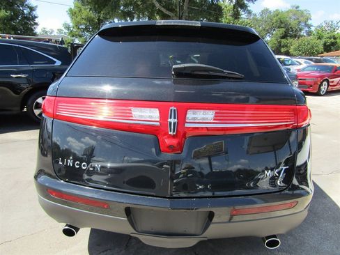 Used 2010 Lincoln MKT 2WD image 3