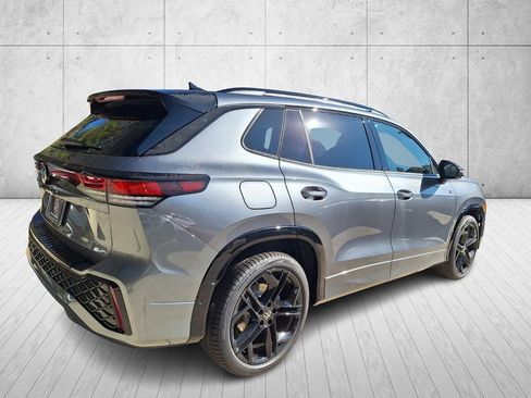 New 2026 Volkswagen Tiguan SE R-Line image 5