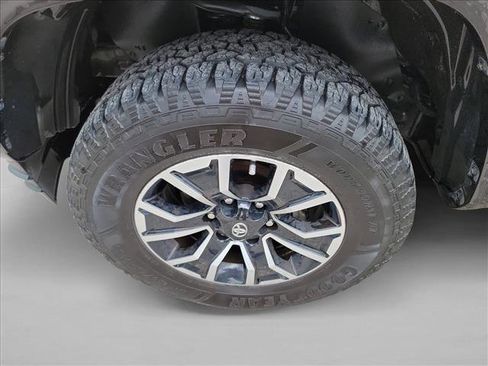 Used 2022 Toyota Tacoma TRD Sport w/ TRD Premium Sport Package RWD image 9