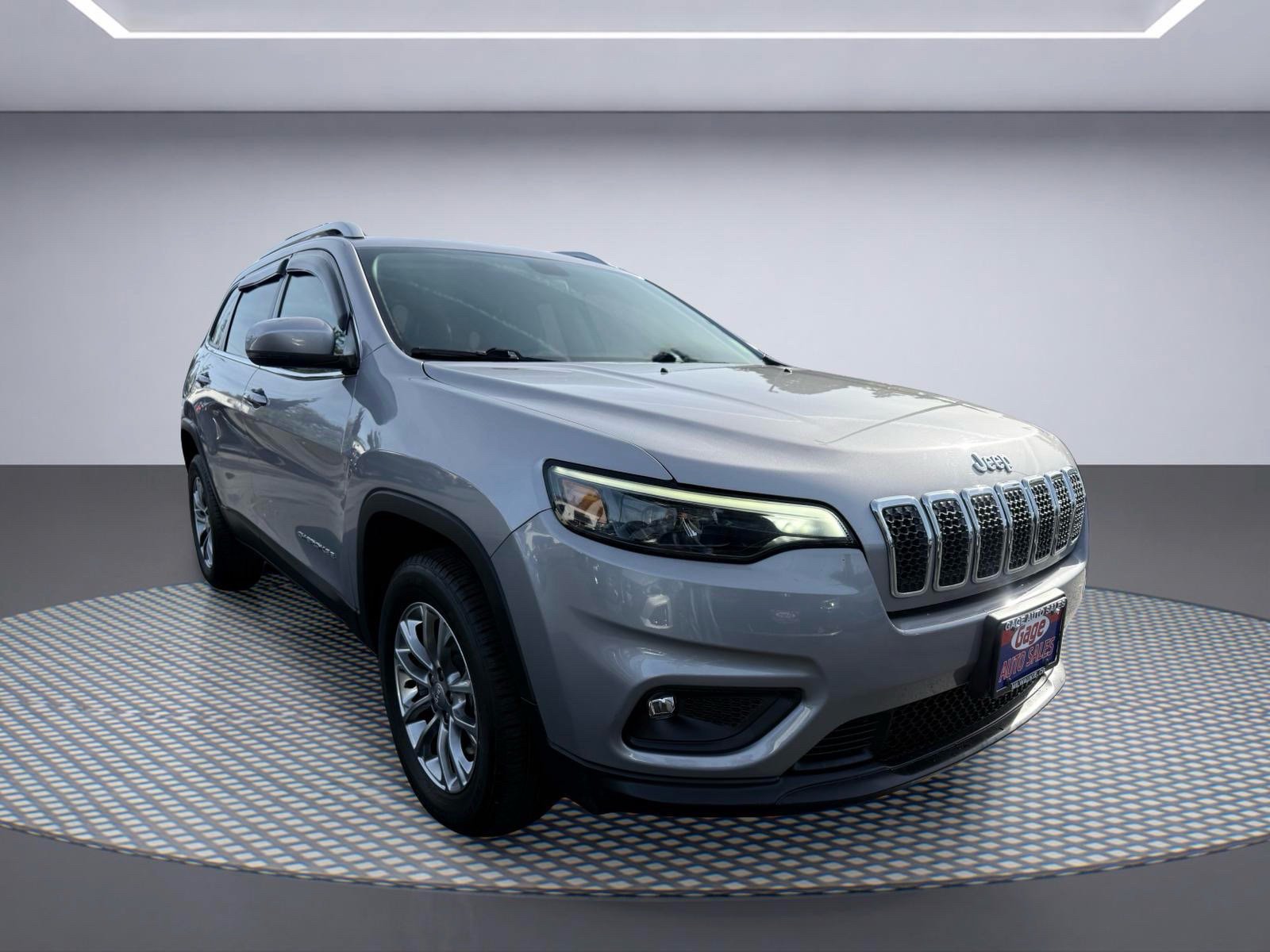 Used 2019 Jeep Cherokee Latitude Plus w/ Cold Weather Group AWD/4WD image 9