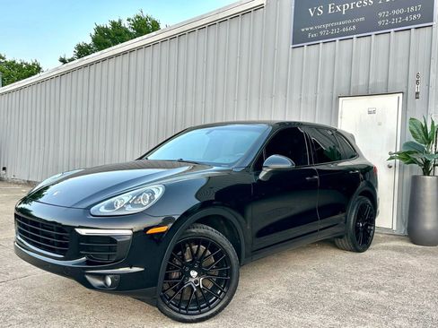 Used 2018 Porsche Cayenne AWD/4WD image 1