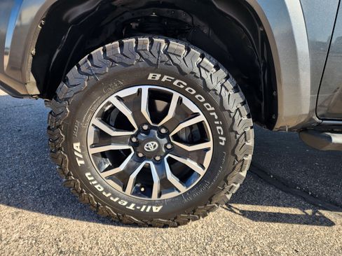 Used 2022 Toyota Tacoma TRD Sport w/ Technology Package RWD image 11
