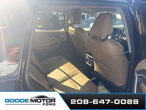 Used 2021 Toyota RAV4 XLE Premium AWD/4WD image 15