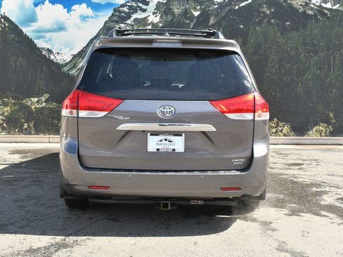 Used 2014 Toyota Sienna Limited w/ Limited Premium Package image 10