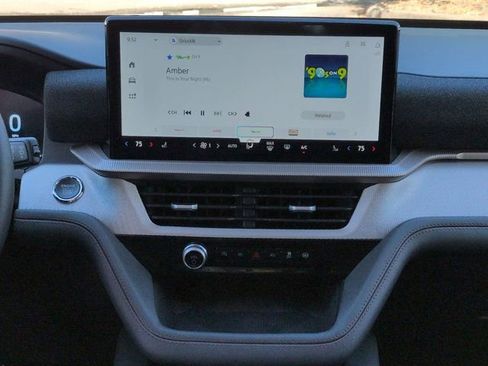 Used 2025 Ford Explorer Active RWD image 17