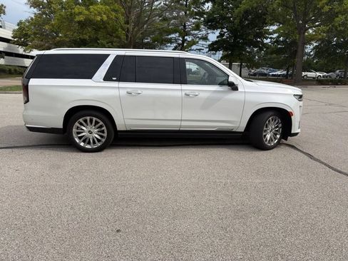 Used 2021 Cadillac Escalade ESV Premium Luxury w/ Driver Assist Tech Package AWD/4WD image 2