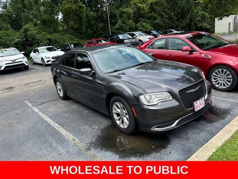 Used 2015 Chrysler 300 Limited RWD image 7