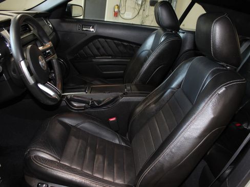 Used 2010 Ford Mustang GT RWD image 21