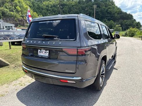 Used 2023 Jeep Wagoneer Series II w/ Premium Group I AWD/4WD image 3