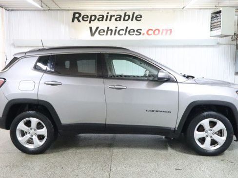 Used 2018 Jeep Compass Latitude w/ Popular Equipment Group AWD/4WD image 4