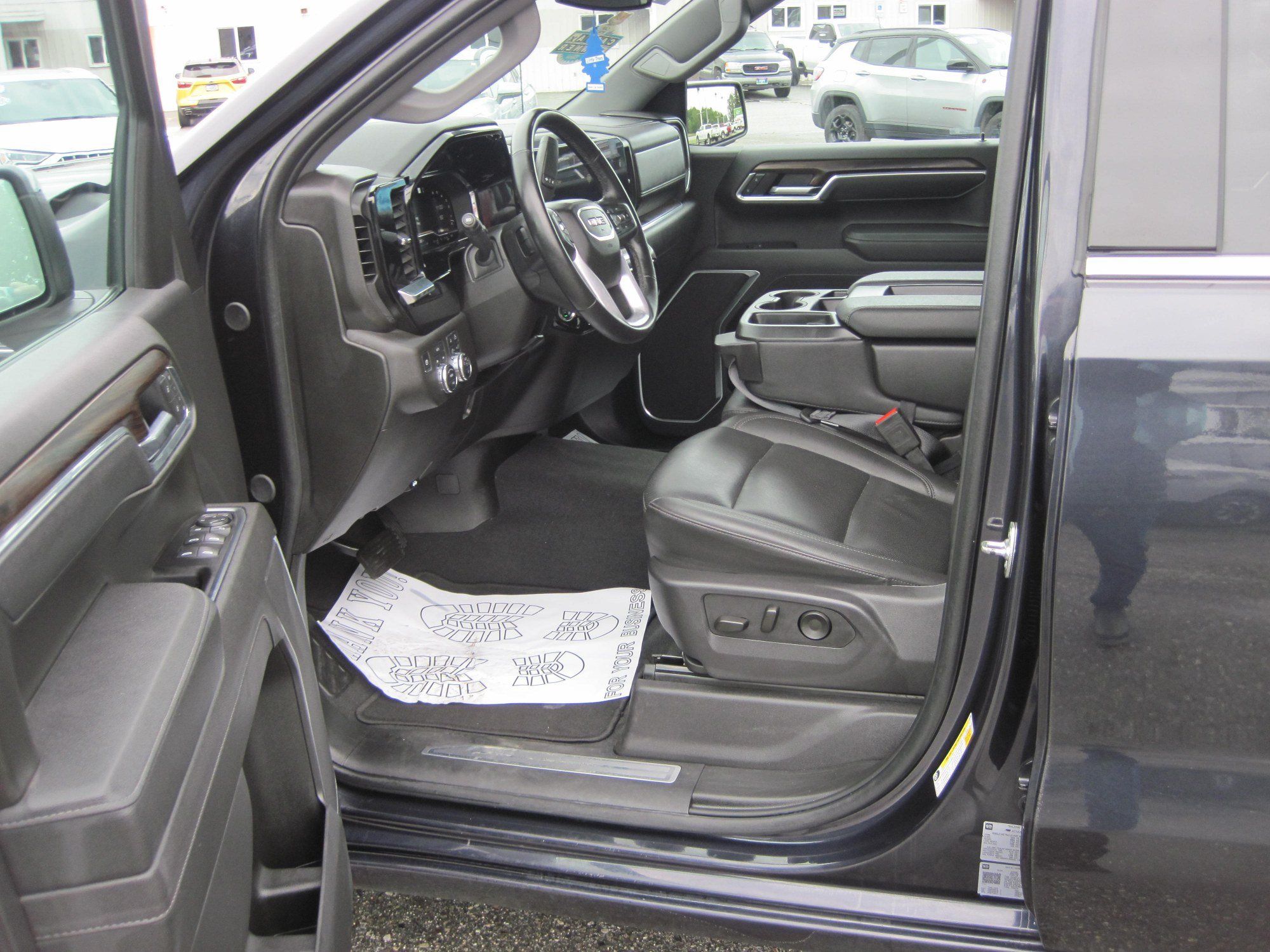 Used 2025 GMC Sierra 1500 SLT AWD/4WD image 11