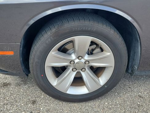 Used 2023 Dodge Challenger SXT image 8