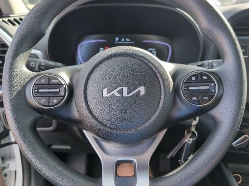 Used 2025 Kia Soul LX w/ LX Technology Package FWD image 11