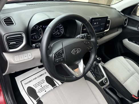 Used 2021 Hyundai Venue SEL w/ Cargo Package FWD image 16
