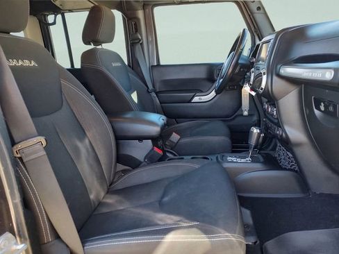Used 2016 Jeep Wrangler Unlimited Sahara AWD/4WD image 27
