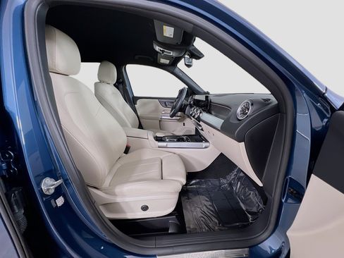 Used 2023 Mercedes-Benz GLB 250 w/ Premium Package image 29