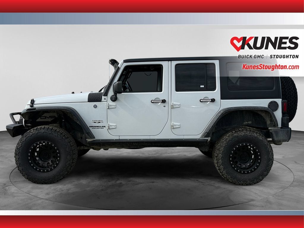 Used 2017 Jeep Wrangler Unlimited Sahara w/ Connectivity Group AWD/4WD image 4