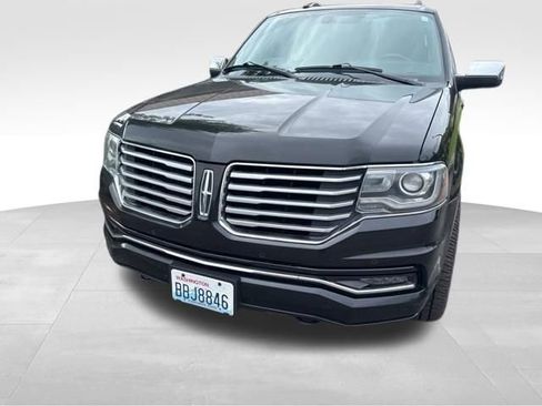 Used 2017 Lincoln Navigator Reserve AWD/4WD image 3
