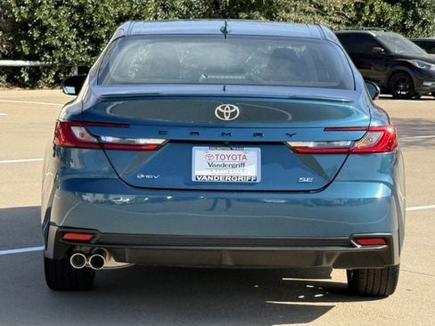 Used 2025 Toyota Camry SE w/ Multimedia Upgrade Package image 5