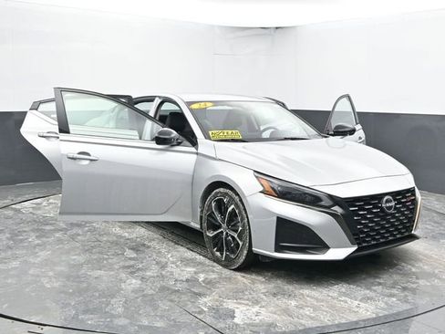 Used 2024 Nissan Altima 2.5 SR image 50