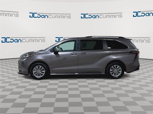 Used 2024 Toyota Sienna XLE image 5