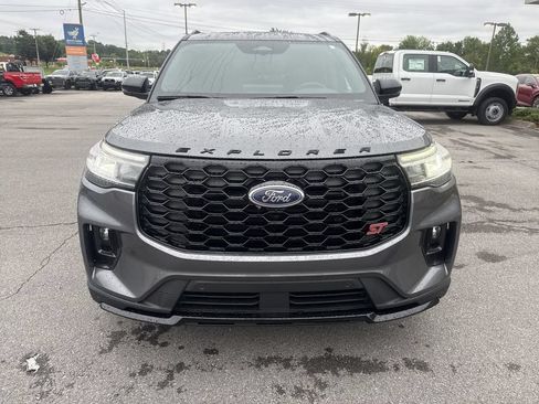 Used 2025 Ford Explorer ST AWD/4WD image 2