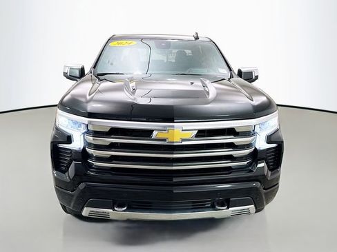 Used 2024 Chevrolet Silverado 1500 High Country w/ Technology Package image 2