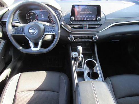 Used 2024 Nissan Altima 2.5 SV FWD image 15